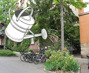 Fotomontage mit Baumbeet und Gießkanne