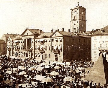 Das Karlsruher Rathaus am Marktplatz um 1890