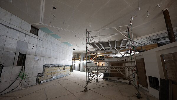 Begehung der Stadthalle Karlsruhe während der Sanierung im November 2024.