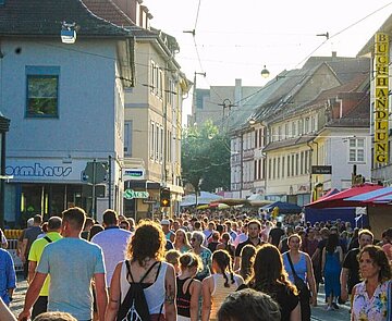 Das Durlacher Altstadtfest erweist sich  als Besuchermagnet.