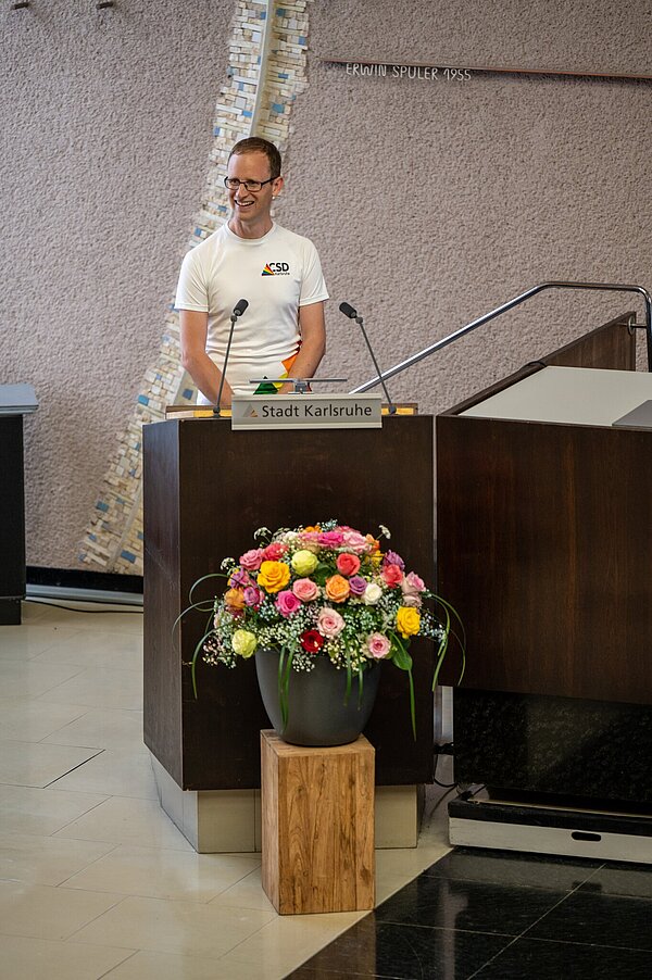 "Ich wünsche uns allen einen friedlichen CSD 2023", betonte Karsten Kremer, Vorsitzender des Vereins CSD Karlsruhe.