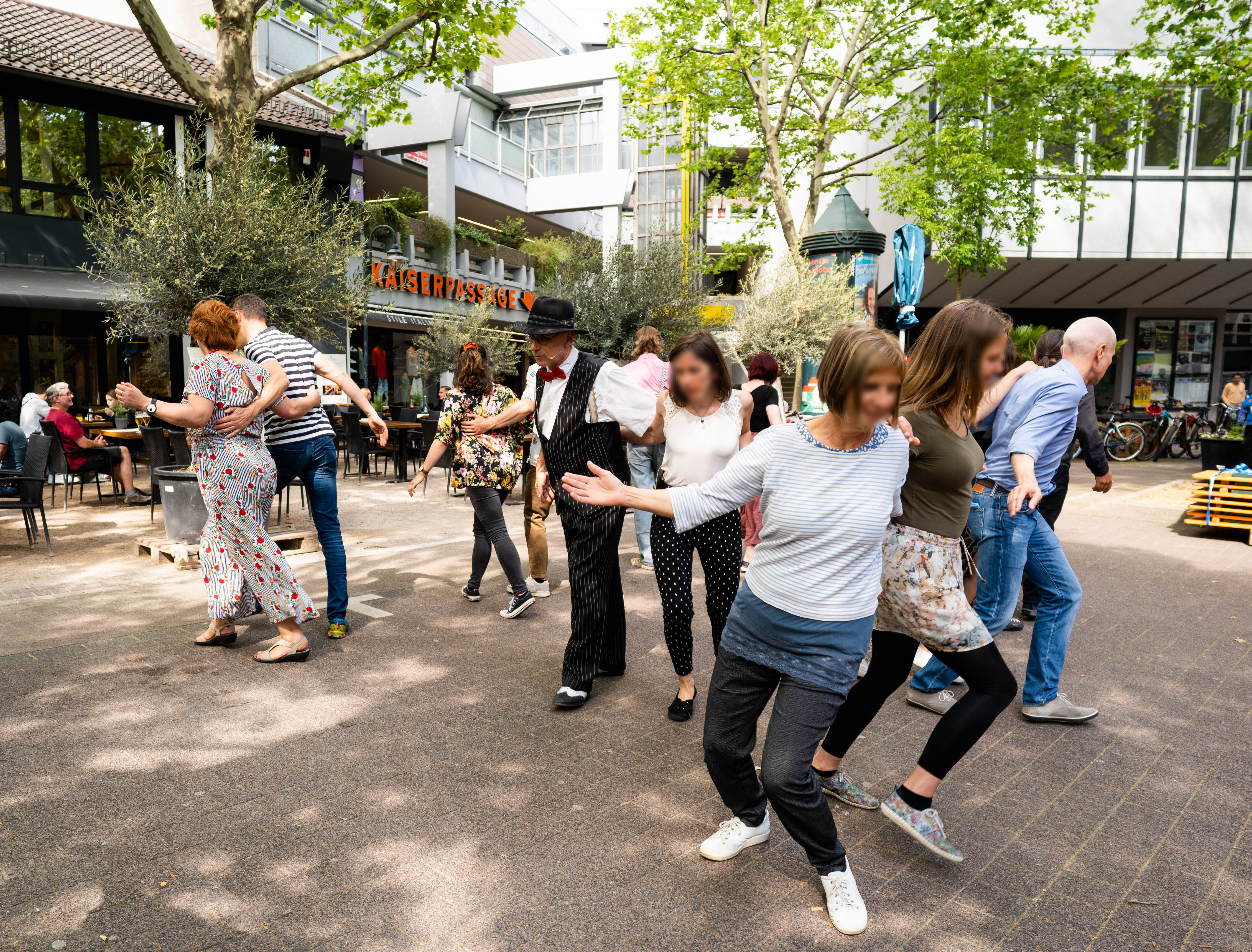 Personen tanzen