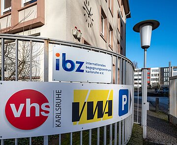 Eingangsbereich der  Bildungszentrum der VHS und des IBZ