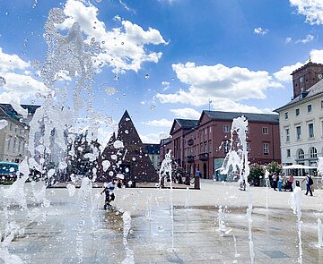 Eine Attraktion des Marktplatzes sind die Wasserspiele 