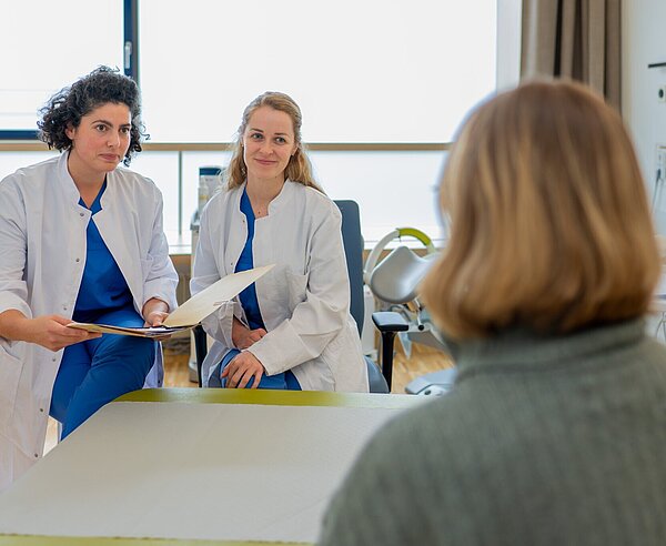 Ansprechpartnerinnen für FGM/C-Betroffene