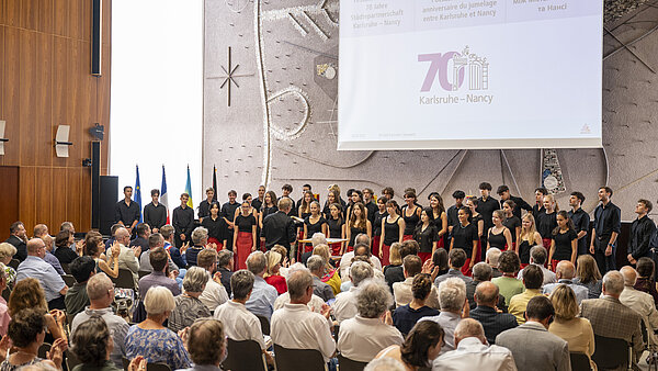 Chor im Bürgersaal des Rathauses beim Festakt.