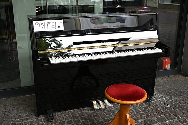 Klavier im Passagehof lädt unter dem Motto "Spiel Mich!" zum musizieren ein