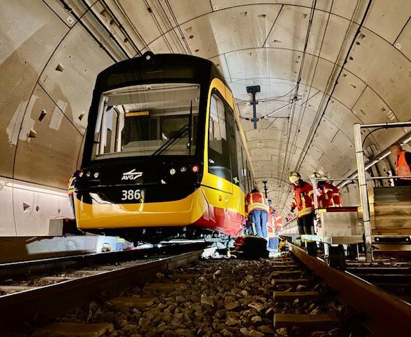 Feuerwehrübung im Straßenbahntunnel.