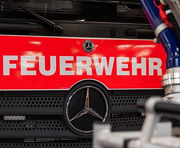 Schriftzug Feuerwehr Drehleiterfahrzeug 