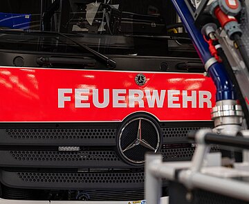 Schriftzug Feuerwehr Drehleiterfahrzeug 