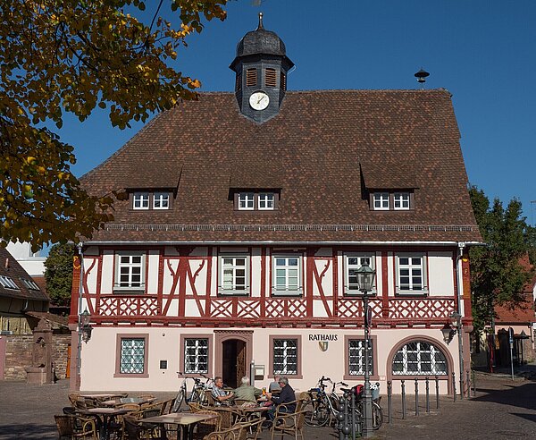 Außenansicht des Rathaus in Grötzingen