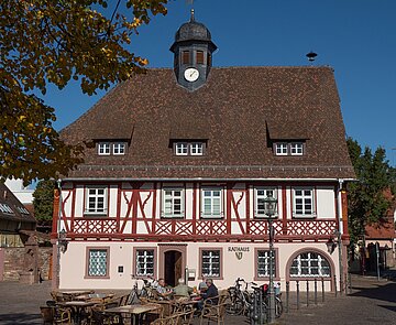Außenansicht des Rathaus in Grötzingen