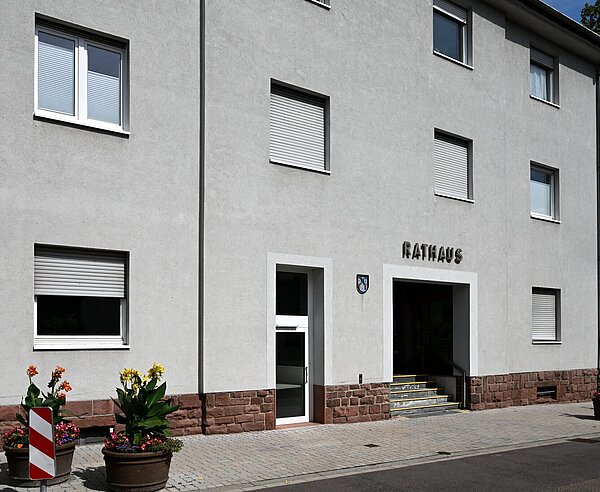 Außenansicht des Rathausgebäudes in Wolfartsweier