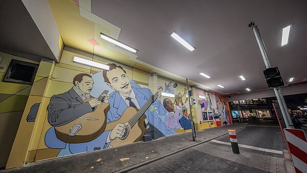Künstlerische Fassadengestaltung im Passagehof
