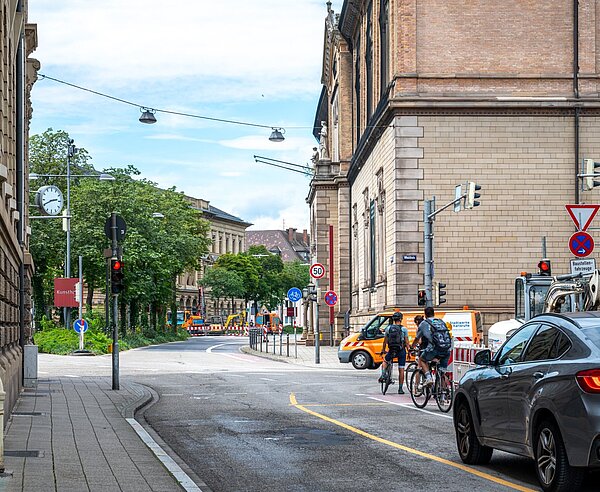 Verkehrsknotenpunkt Hans-Thoma-Straße / Zirkel / Waldstraße