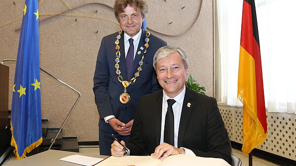 OB Dr. Mentrup und OB Hénart beim Festakt zu 60 Jahre Städtepartnerschaft 