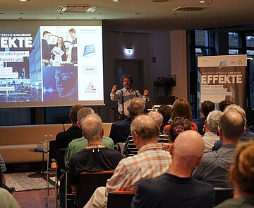 Die Veranstaltung Effekte findet jeden Monat an einem Dienst im Triangel statt. 