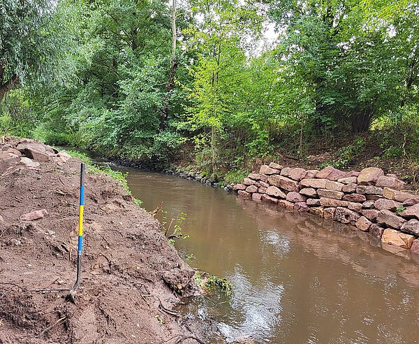 Eine Böschungssicherungsmaßnahme an der Alb.