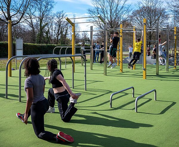 Titelbild Broschüre Bürgerumfrage Sport und Bewegung 2023