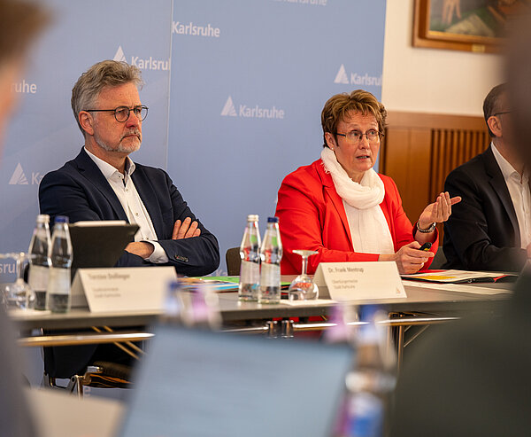 Oberbürgermeister Dr. Frank Mentrup (l.) und Finanzbürgermeisterin Gabriele Luczak-Schwarz.