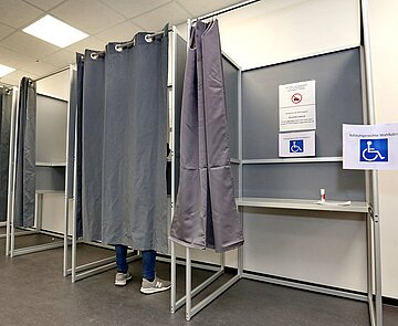 Aufnahme einer barrierefreien Wahlkabine