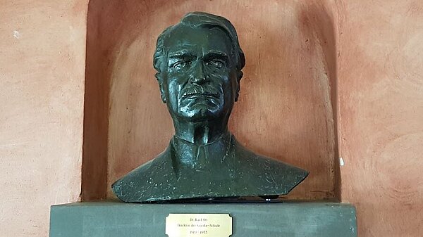 Büste von Dr. Karl Ott