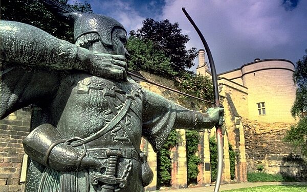 Robin Hood, Statue der berühmtesten Legende Nottinghams, die bis heute weit über Nottingham und England hinaus bekannt ist.