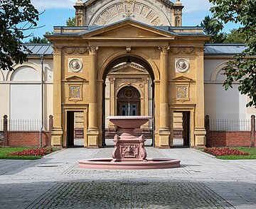 Eingangsportal des Hauptfriedhofs