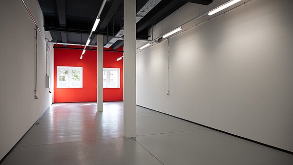 fertig saniertes Gewerkshaus während der Eröffnungsfeier