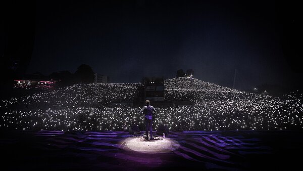 Der britische Singer-Songwriter Passenger brachte den Mount Klotz bei seinem Auftritt zum Leuchten.