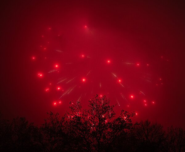 Feuerwerk bei Nebel