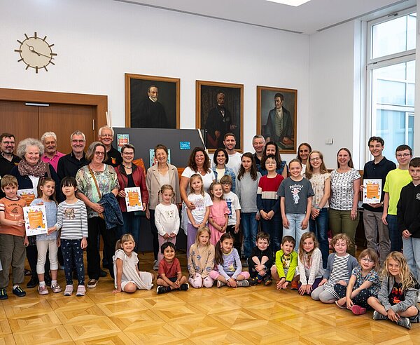 Erste Bürgermeisterin Bettina Lisbach prämiert  im Großen Sitzungssaal im Rathaus am Marktplatz, Einrichtungen aus den Kategorien Kindergärten, Team Sauberes Karlsruhe im Rahmen der Dreck-weg-Wochen