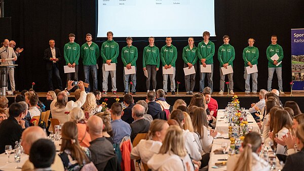 Die herausragenden sportlichen Leistungen der Kanurennsportler vom Verein Rheinbrüder Karlsruhe würdigt die Stadt.
