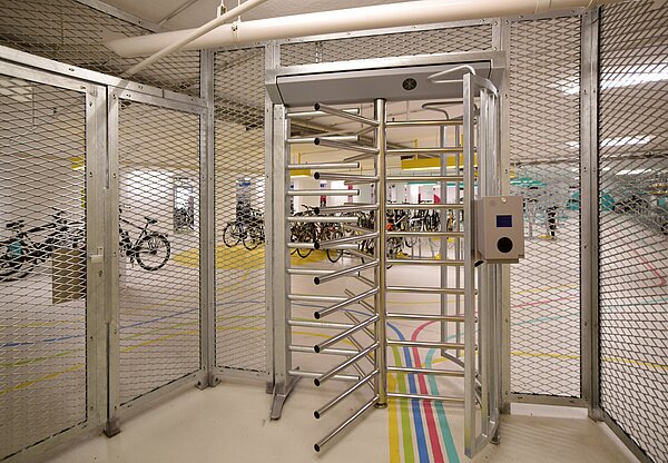 Drehkreuz vor der Fahrradstation