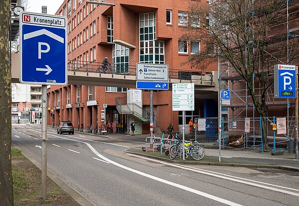 Eingang des Parkhauses am Kronenplatz