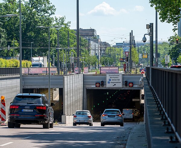 Westportal des Karoline-Luise-Tunnels beim Karlstor