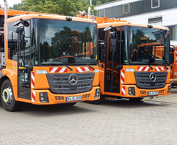 Zwei Müllfahrzeuge