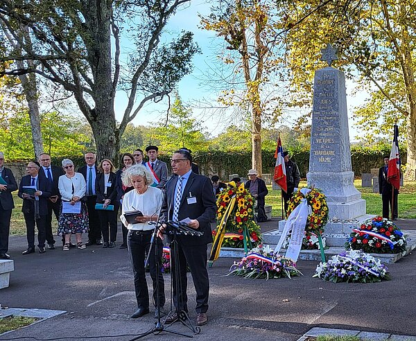 Kranzniederlegung in Gurs mit Rami Suliman, Vorsitzender der Israelitischen ­Religionsgemeinschaft Baden (rechts)