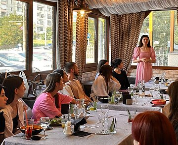 Studierende aus der Ukraine beim gemeinsamen Austausch zum Mentorenprogramm