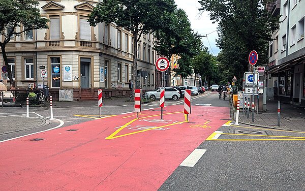 Das Foto zeigt den Verkehrsversuch in der Sophienstraße im Juli 2024.