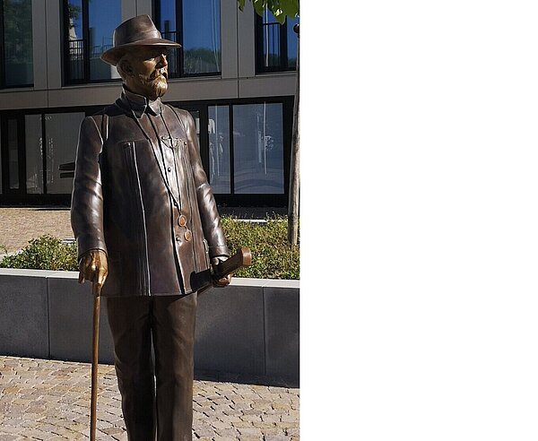 Bronzestatue Friedrich Kallmorgen.