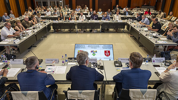 Blick vom Podium Richtung Stadträtinnen und Stadträte
