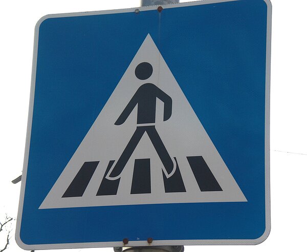 Verkehrsschild Fußgängerübergang
