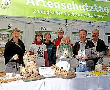 Beim Artenschutztag im Zoologischen Stadtgarten Karlsruhe gibt es im gesamten Gelände zusätzliche Stände. Information und Mitmachangebote stehen dabei im Vordergrund. 