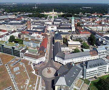 Luftbild vom Rondellplatz mit Blick auf das Schloss.