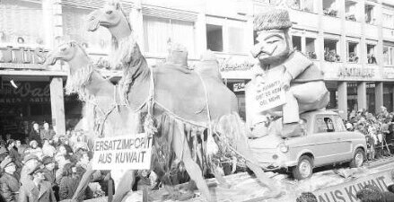 Umzugswagen mit Parodie auf die Ölkrise 