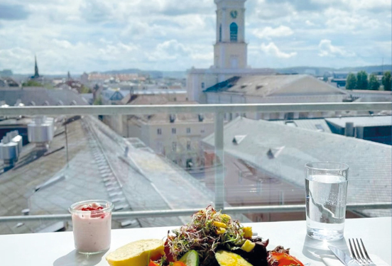 Essen mit Ausblick von Kantine