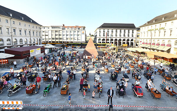 Die Abbildung zeigt mehrere Lastenräder als Symbolbild für das Förderprogramm Lastenräder