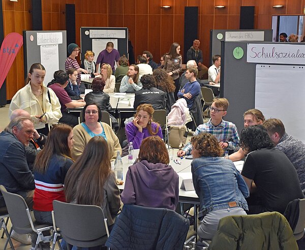 Zum zwölften Mal lud der Stadtjugendausschuss zur Jugendkonferenz in den Bürgersaal des Rathauses ein.