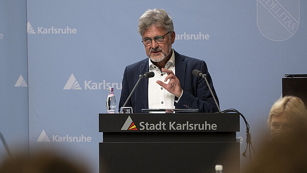 Oberbürgermeister Dr. Frank Mentrup am Rednerpult